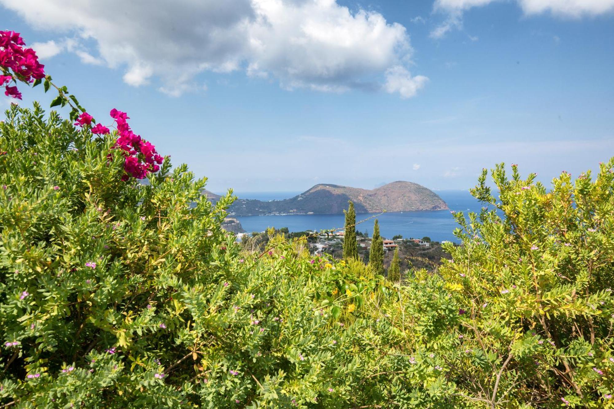 Sealight Villa Lipari - Vista E Piscina Exterior photo